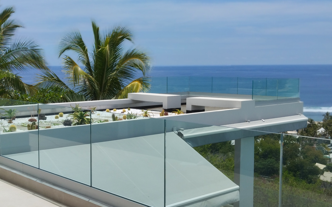 Garde-corps en verre à La Réunion : l’élégance et la sécurité avec vue sur l’océan